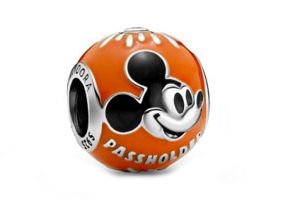 39-799262C01-Pandora-Disney-Parks-Passholder-Charm.jpg